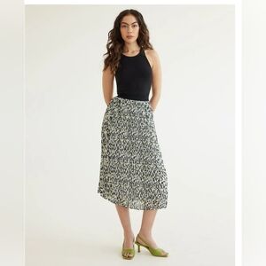 NWT Pleated Midi Skirt with Elastic Waistband ( Size 10)